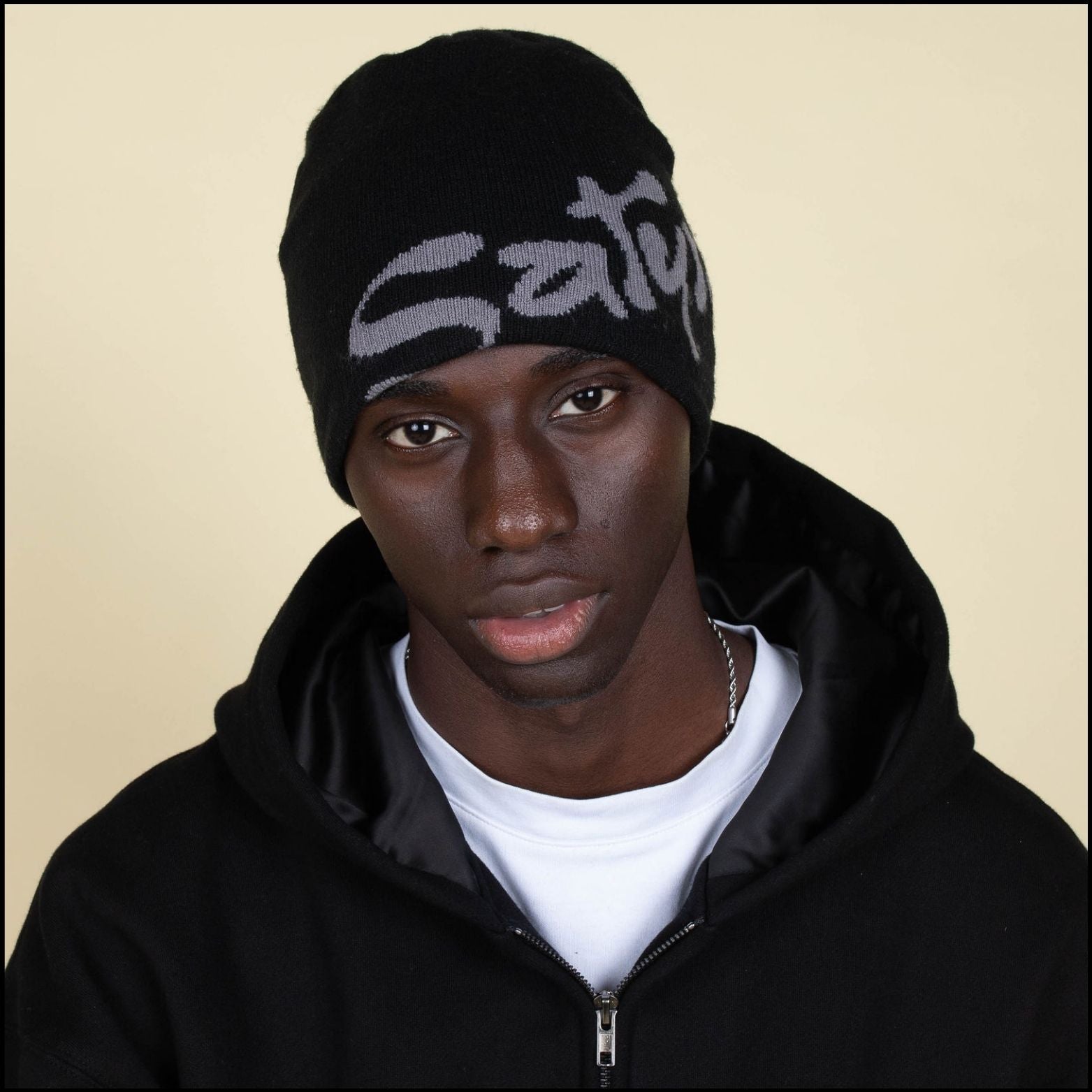 SatynBeanie Black - Satijnen binnen